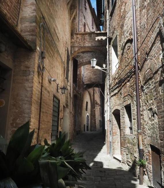 Azzi B&B Comfortably, In The Quietness Of The Perugia Historical Centre Exterior photo